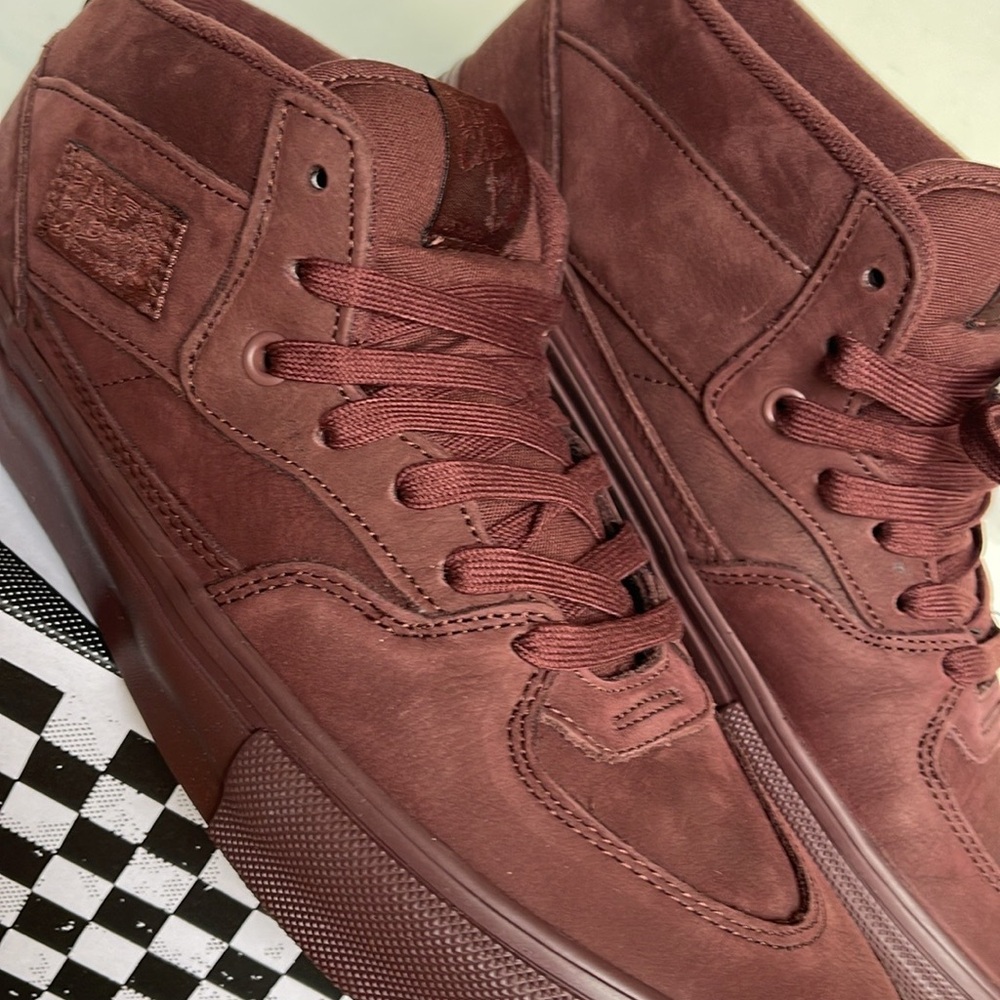 Vans WMNS Skate Half Cab Mono Chocolate
VN0ASFCDCHC
Sneakers - Picture 10 of 16